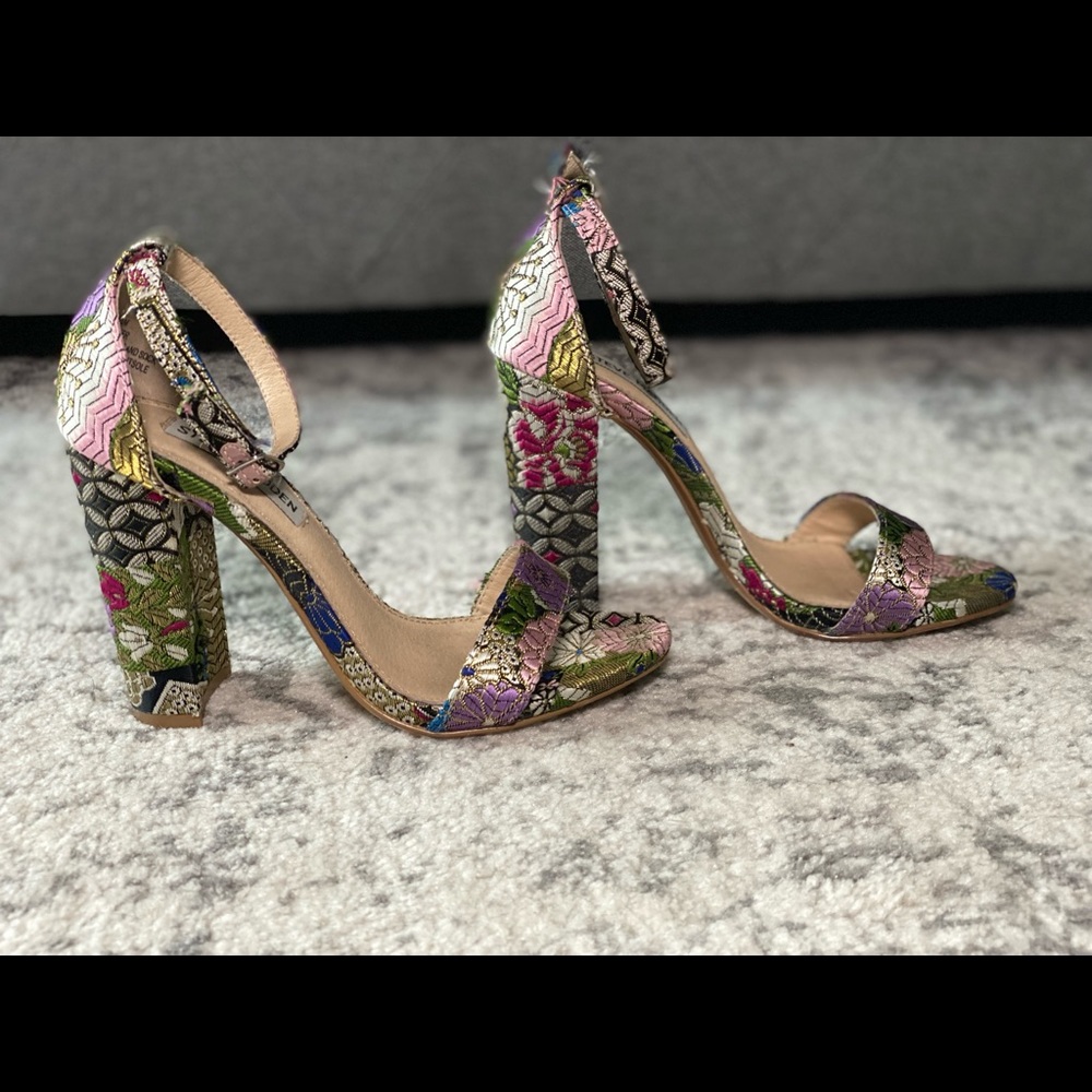 STEVE MADDEN Carrson Multi Color Floral Chunky Heels W/ Ankle Strap